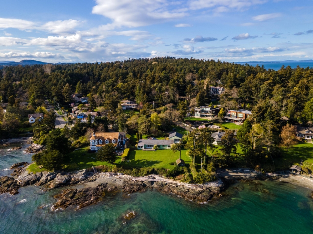 Waterfront Home for Sale on Ten Mile Point